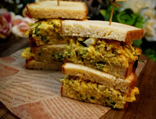 Keto Sandwich aus Hühnerbrot mit Hühnersalat