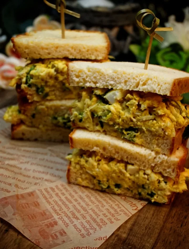 Keto Sandwich aus Hühnerbrot mit Hühnersalat