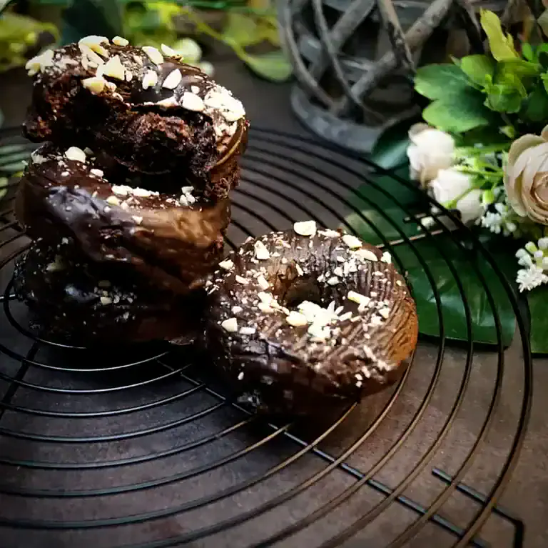 Keto Schoko Donuts, Keto Kuchen, Schokolade, Triple Chocolate, Chocolate Donut, Keto Backen, KetoChameleons