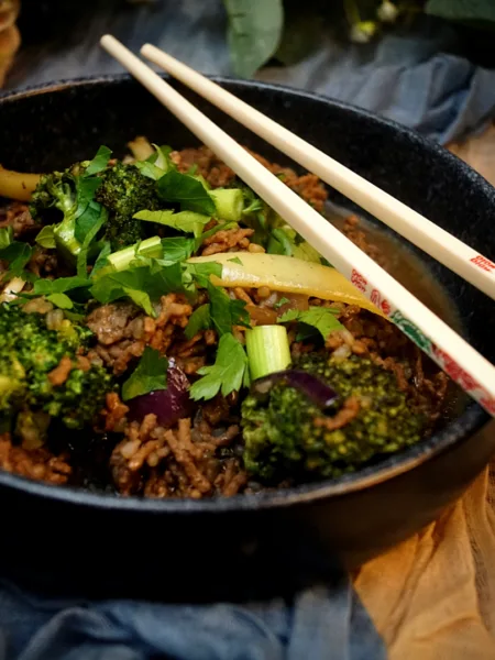Keto Hackfleischgericht, asiatisch. Rezept, Pfanne