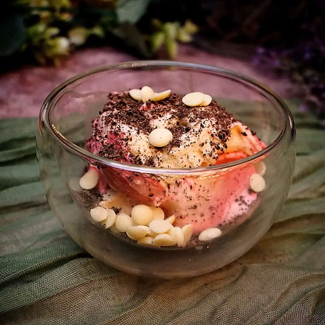 Keto Orangeneis mit Swirl Diese Keto Butterkekse entstanden als erstes Wunschrezept einer Leserin. Sie sind proteinreich, super knusprig und mega lecker.