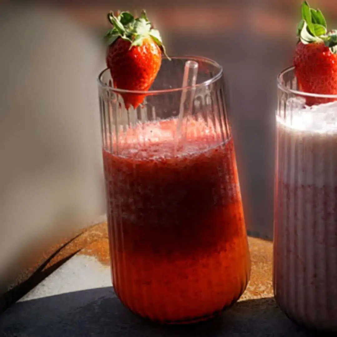 Strawberry Kiss Mega Mocktail 1 Diese Keto Butterkekse entstanden als erstes Wunschrezept einer Leserin. Sie sind proteinreich, super knusprig und mega lecker.