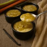 Keto Vanille Pudding mit Rhabarberkompott