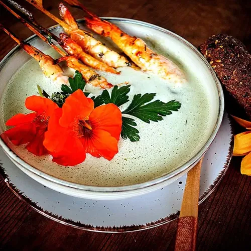 Geeiste Gurkensuppe mit Garnelen, Keto Rezept