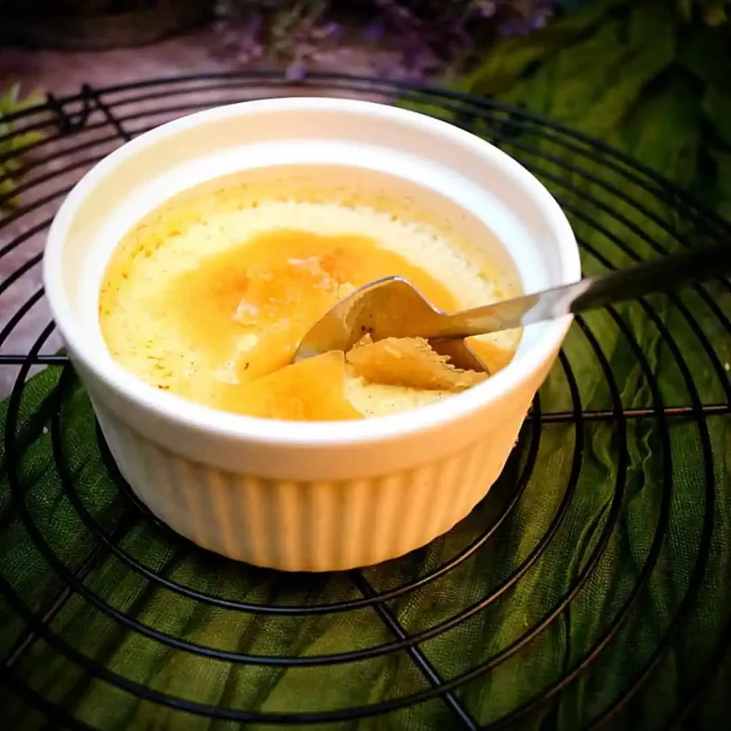 Keto Crème brûlée mit Erythrit Bronze