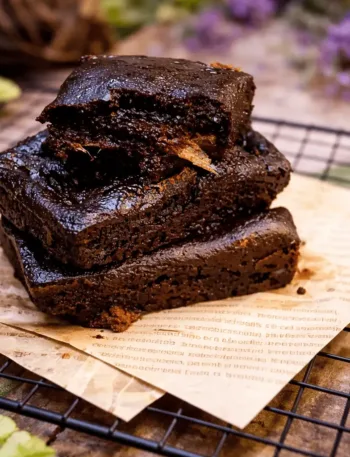 Keto-Rhabarber-Brownies-KetoChameleons