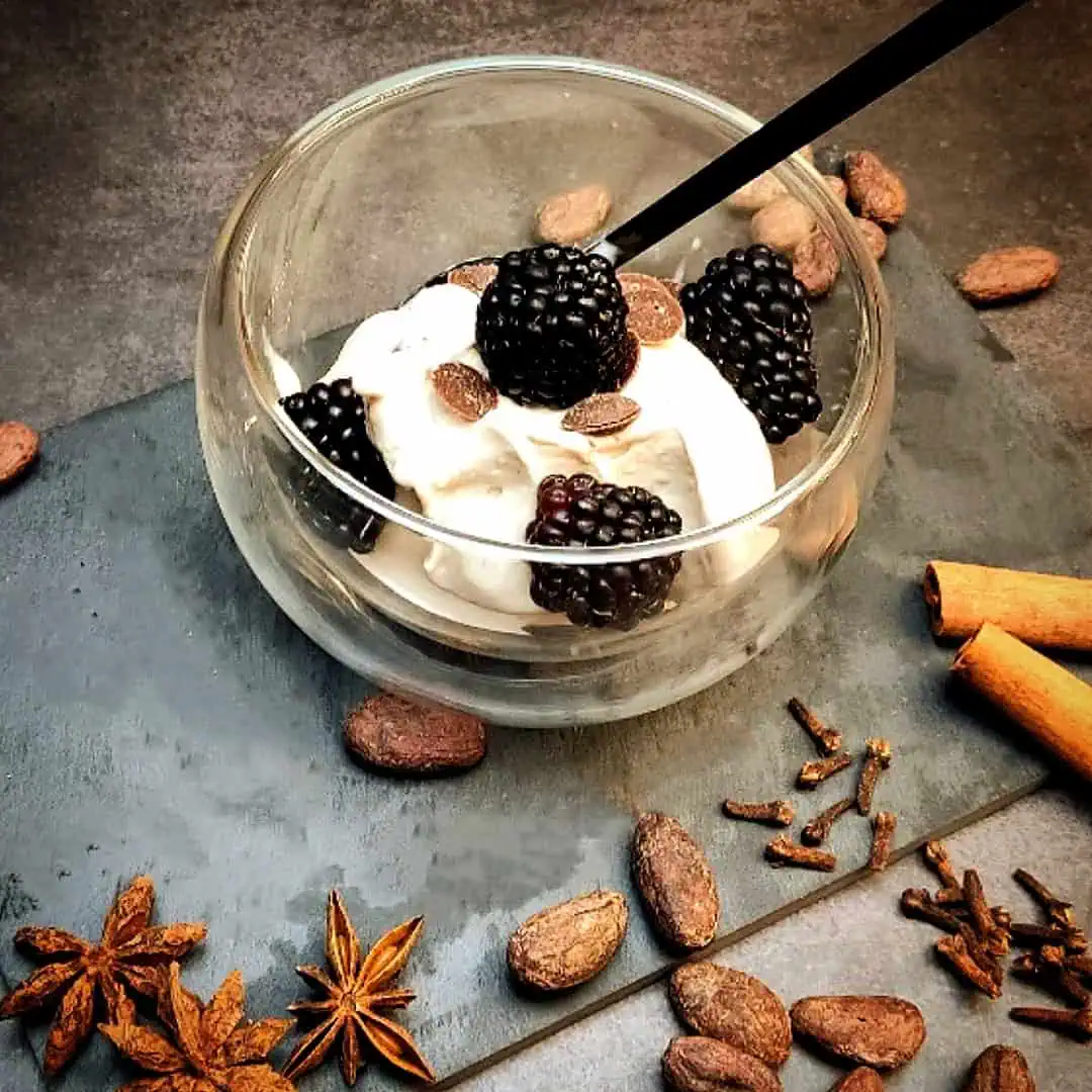 Keto Schoko Chai Latte Eis Unser Keto Holunderblütensirup ist super lecker, eignet sich zum Einkochen und ist die perfekte Basis für deinen Keto Hugo.