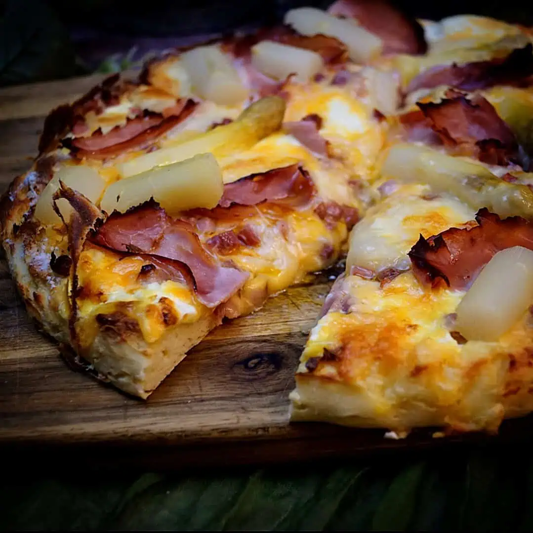 Keto Spargel Pizza Dieses Keto Protein Hüttenkäse Brot, ist schnell gemacht, eine Proteinbombe und super fluffig und lecker.