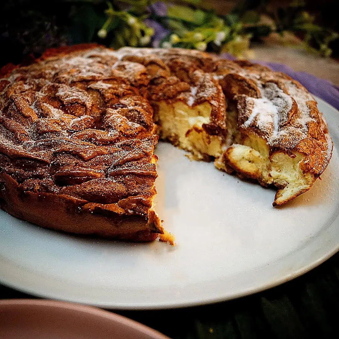 Keto XXL Zimtschnecke Dieses Keto Protein Hüttenkäse Brot, ist schnell gemacht, eine Proteinbombe und super fluffig und lecker.
