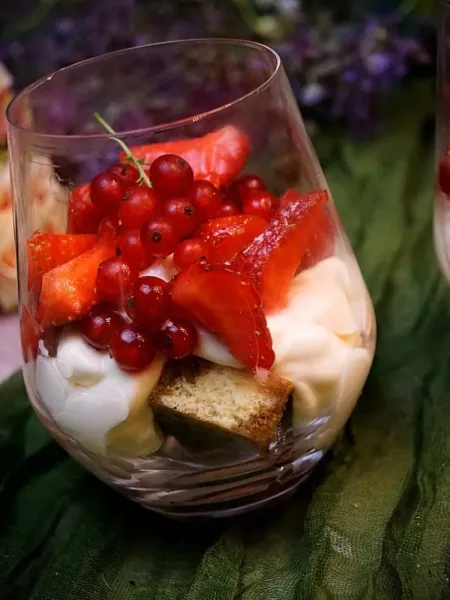 Keto Erdbeer Tiramisu im Glas, Rezept
