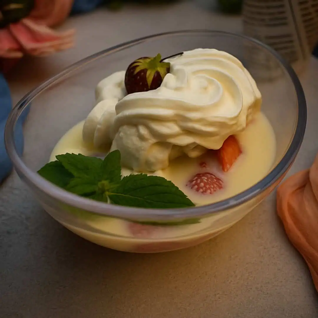 Keto Erdbeereis Becher Unser falscher Milchreis ist ein super schnelles und proteinreiches Frühstücksgericht, für alle morgendlichen Süßschnuten.