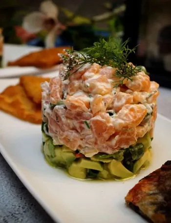 Keto Lachs Tartar Avocado Salsa