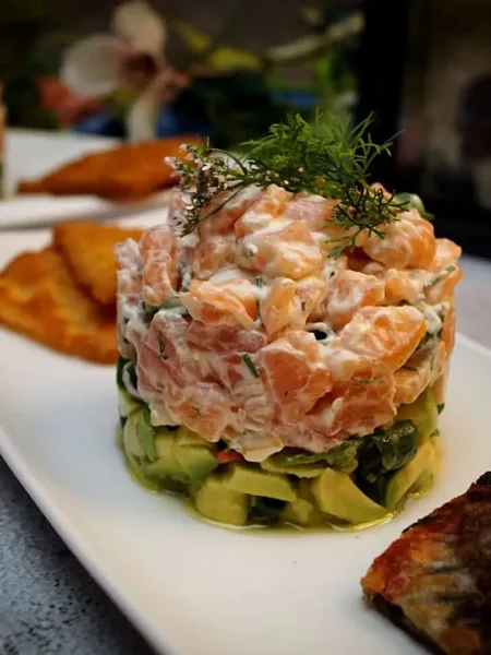 Keto Lachs Tartar Avocado Salsa