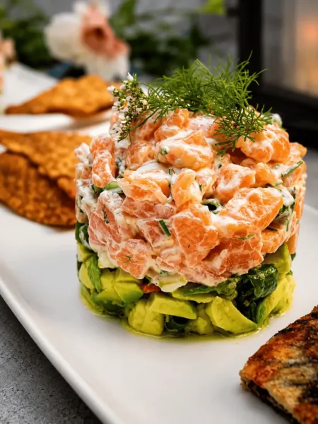 Keto-Lachs-Tartar-Avocado-Salsa, Lachs, Avocado, Salat, KetoChameleons