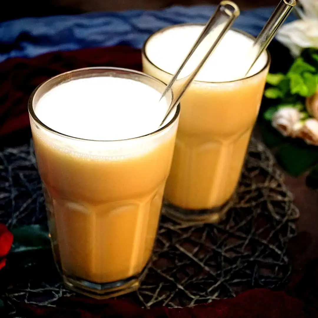 Keto Mango Lassi Für diese leckere Keto Eistorte, im Oreo Stil, brauchst du keine Eismaschine. Sie ist ein Eiscremesandwich im XXL Format. Für den großen Hunger zwischendurch. ;)