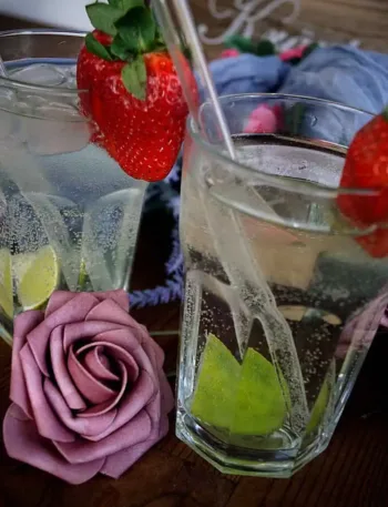 Weinschorle mit Schuss 1 Weinschorle mit Schuss Keto Weinschorle mit Schuss