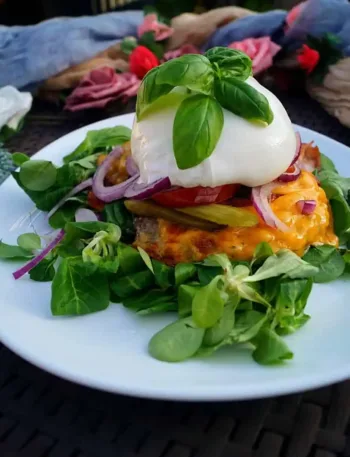 Naked Keto Burger ohne Bun, 3 Käse, Rezept