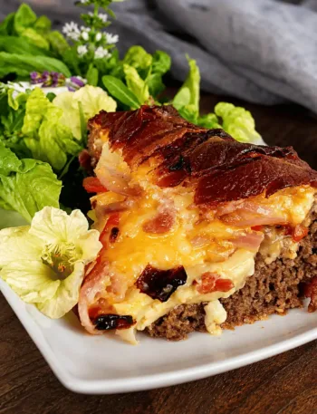 Keto Bacon Bombe, Bacon Bomb, Keto Grillen, Rinderhack, Hackfleisch gefüllt, Smoker, Grill, KetoChameleons