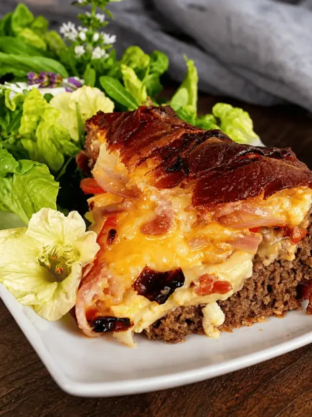Keto Bacon Bombe, Bacon Bomb, Keto Grillen, Rinderhack, Hackfleisch gefüllt, Smoker, Grill, KetoChameleons