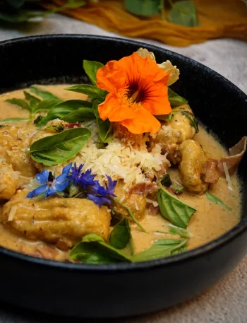 Keto Gnocchi mit cremiger, mediterraner Käsesoße 27 Keto Gnocchi mit cremiger, mediterraner Käsesoße Keto Carnivore Gnocchi mit Gorgonzola Soße