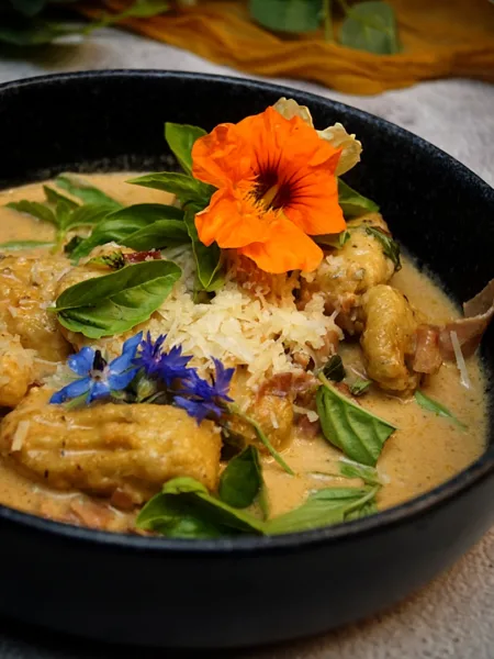 Keto Gnocchi mit cremiger, mediterraner Käsesoße 5 Keto Gnocchi mit cremiger, mediterraner Käsesoße Keto Carnivore Gnocchi mit Gorgonzola Soße