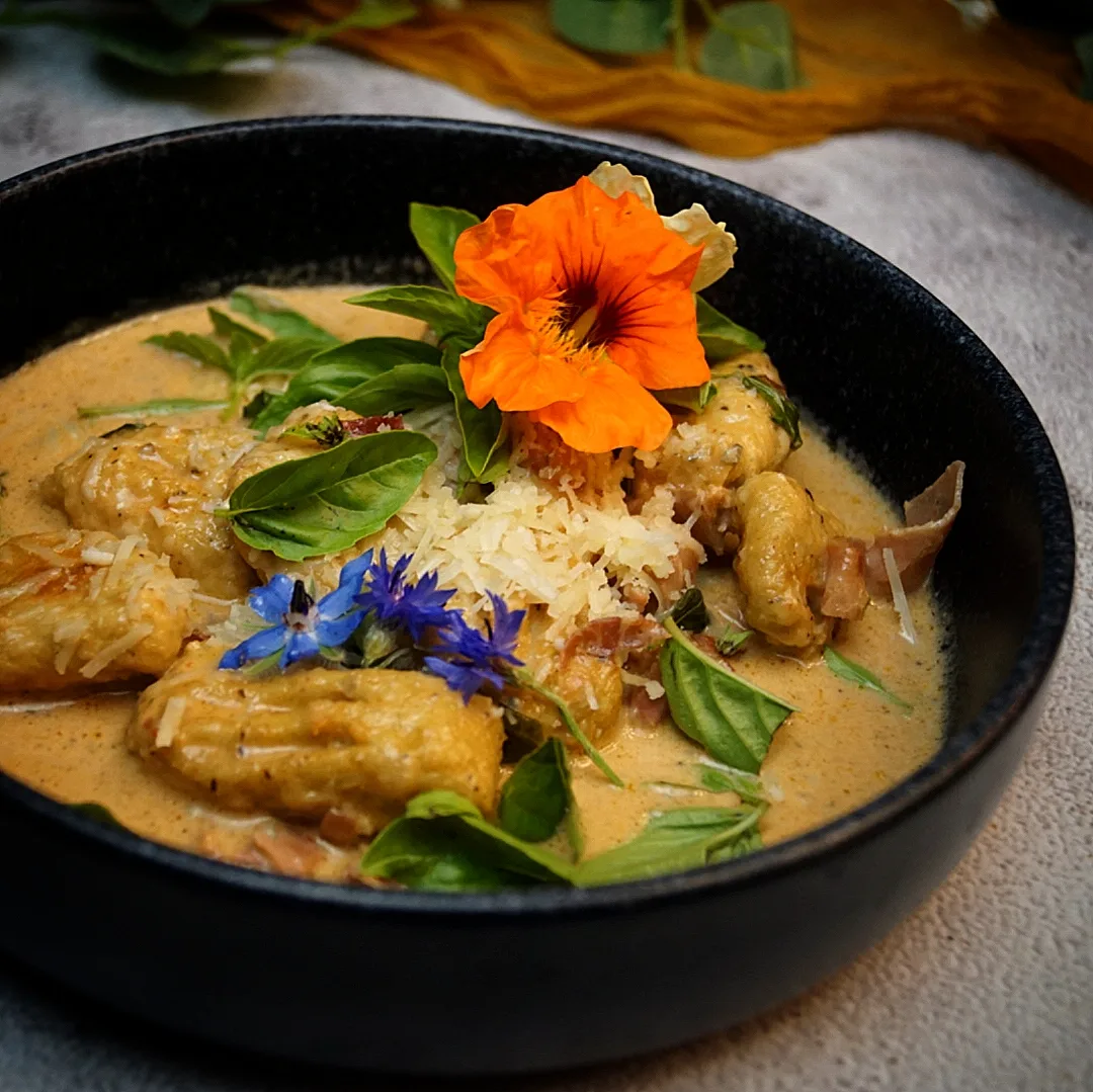 Keto Carnivore Gnocchi mit Gorgonzola Sosse Knusprige Keto Piccata mit Low Carb Panade – außen goldbraun, innen saftig zart! Diese kohlenhydratarme Variante des Klassikers bringt mediterranen Genuss auf deinen Teller – ganz ohne Mehl. Perfekt für die ketogene Ernährung und proteinreich dazu.