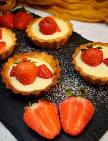 Keto Tartelettes weiße Schoki Erdbeere