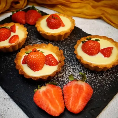 Keto Tartelettes weiße Schoki Erdbeere