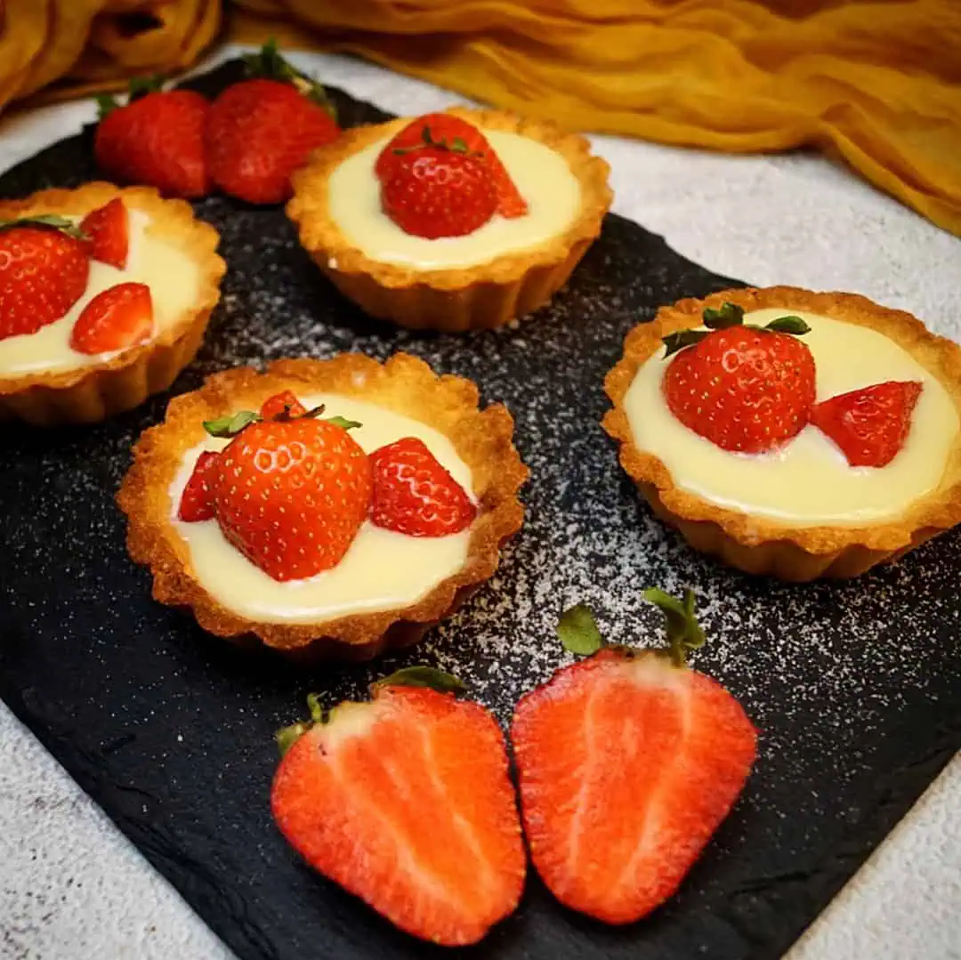 Keto Tartelettes weisse Schoki Erdbeere Dieser Keto Hackfleisch-Auflauf griechische Art, ist schnell gemacht und super proteinreich.