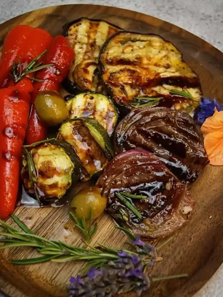 Italienische Antipasti Platte – buntes, aromatisches, mediterranes Keto Gemüse 4 Italienische Antipasti Platte – buntes, aromatisches, mediterranes Keto Gemüse Keto Gemüse Antipasti (1)