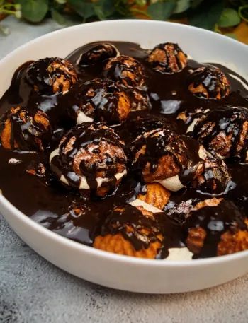 Keto Profiteroles – italienische Windbeutel mit Vanillecreme und Schokoladensoße 21 Keto Profiteroles – italienische Windbeutel mit Vanillecreme und Schokoladensoße Keto Profiteroles High Protein
