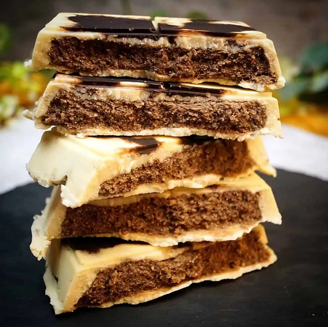 Weisse Keto Schokolade Halva 1 Diese Keto Käse-Lauch-Suppe mit Rinderhackfleisch wird mit kräftigem Cheddar und fermentiertem Frischkäse verfeinert – für eine vollmundige, cremige Textur und ausgewogenen Geschmack. Frischer Lauch bringt eine feine Schärfe, das Rinderhack sorgt für sättigendes Protein. Ein einfaches, nährstoffreiches Wohlfühlgericht für kalte Tage – ganz ohne Kompromisse.