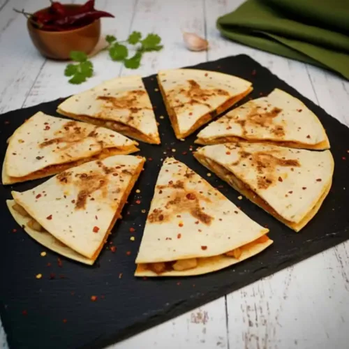 Keto Quesadillas mit shredded chicken