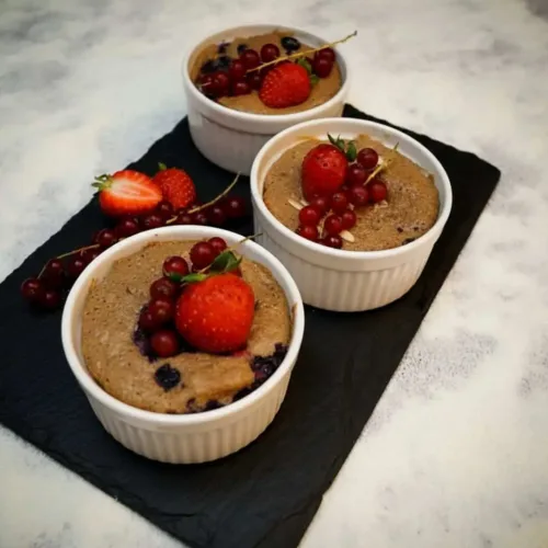 Keto Tassenkuchen Pekannuss weiße Schoki Beeren (2)