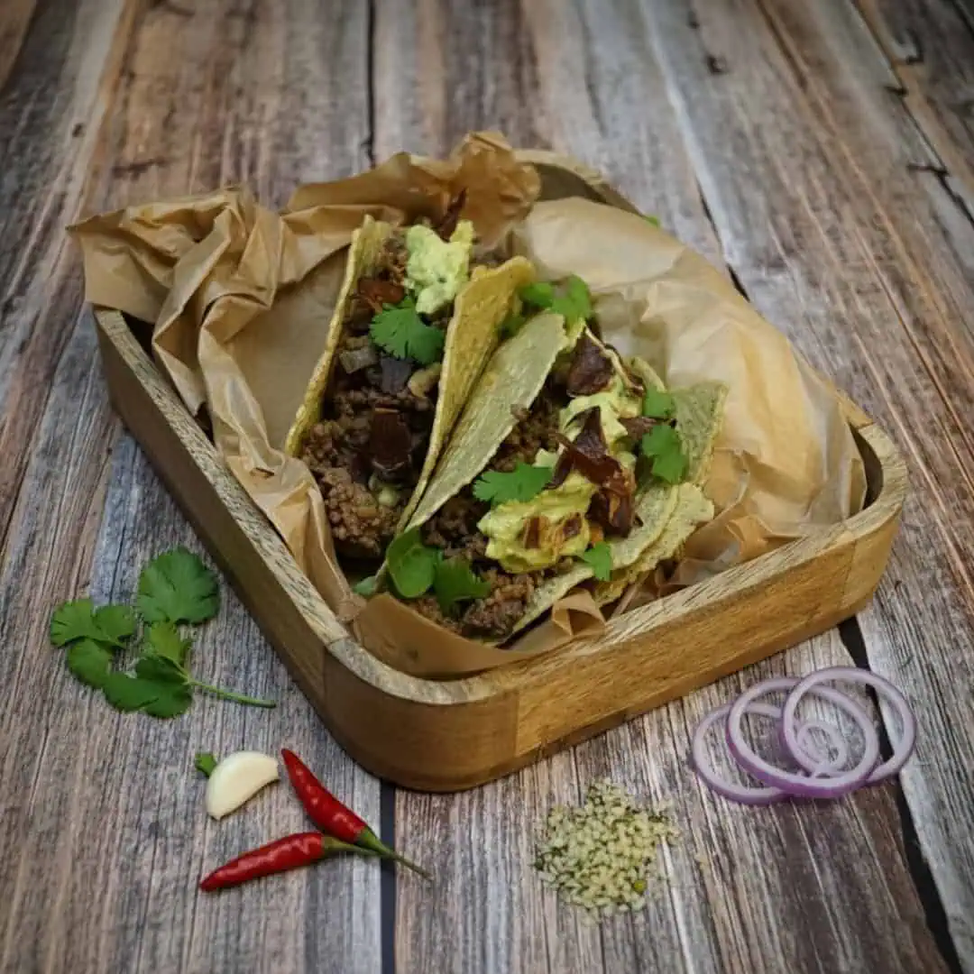 Keto Tacos Hanf 2 Dieses Keto Sub Sandwich ist saftig, lecker, prall gefüllt, proteinreich und einfach nur zum Hineinlegen.