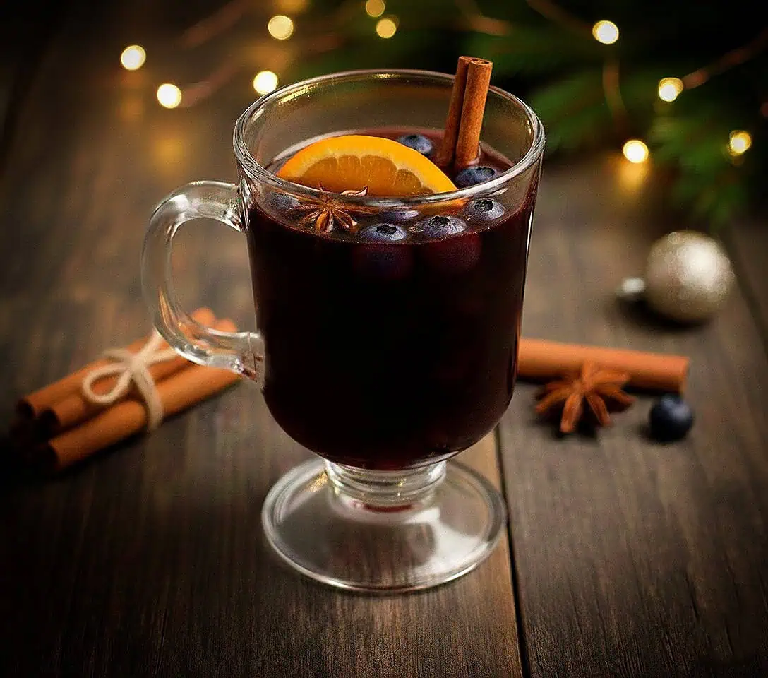 Keto Gluehwein 2 Keto Hühnchen in Sesam-Pekanuss-Kokossoße – asiatisch inspiriert, cremig, würzig und mit feiner Schärfe. Gesundes Low-Carb-Rezept für aromatischen Genuss, ideal für die ketogene Ernährung.