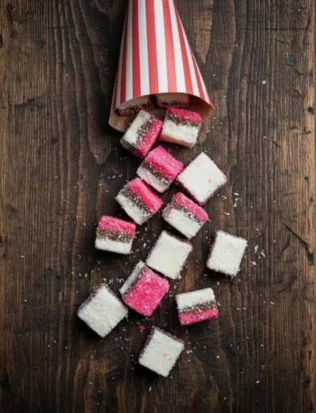 Keto Kokoswürfel – zuckerfreie Jahrmarkt-Leckerei mit vollem Kokosaroma 2 Keto Kokoswürfel – zuckerfreie Jahrmarkt-Leckerei mit vollem Kokosaroma Keto Kokoswürfel