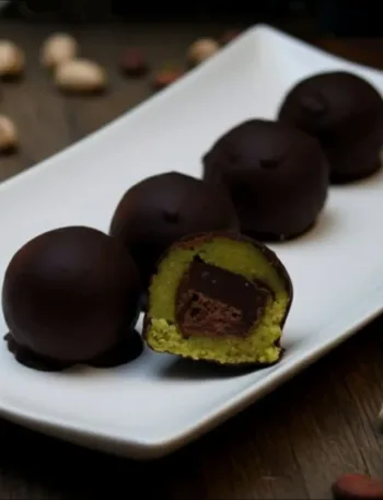 Keto Mozartkugeln – Edle Low Carb Pralinen mit Pistazie, Nougat & Schokolade 11 Keto Mozartkugeln – Edle Low Carb Pralinen mit Pistazie, Nougat & Schokolade Keto Mozartkugeln
