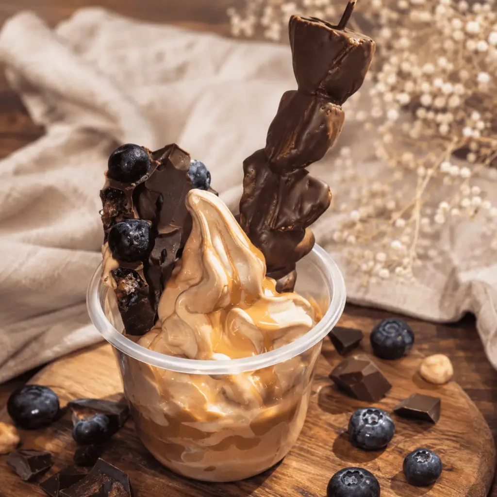 Keto Eis mit Schoko Beeren, Schoko Erdbeeren, Schoko Blaubeeren, KetoChameleons